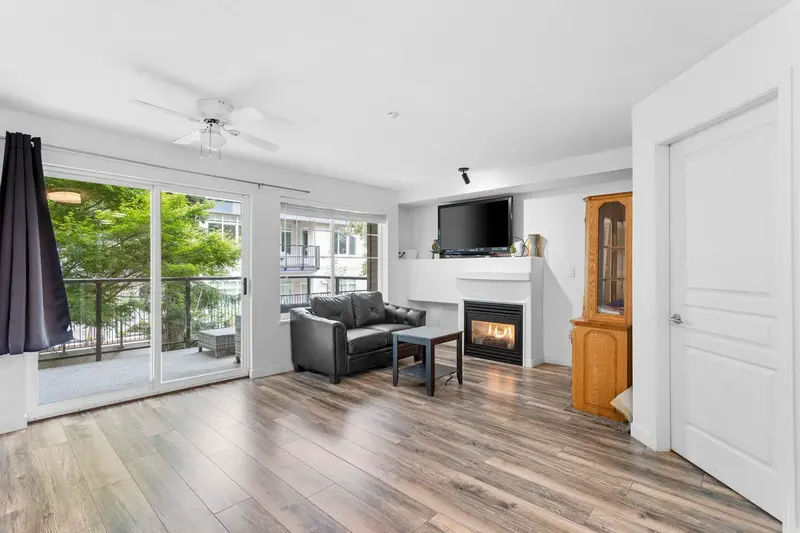 217 20200 56 AVENUE - photo 2 of 25