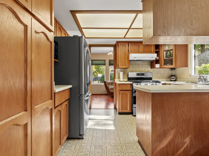 1833 133A STREET - photo 4 of 25