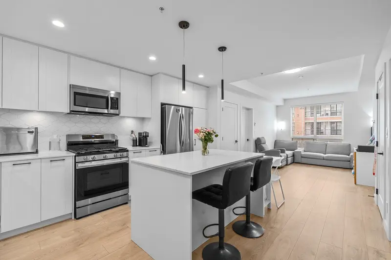 210 20052 83A AVENUE - photo 1 of 25