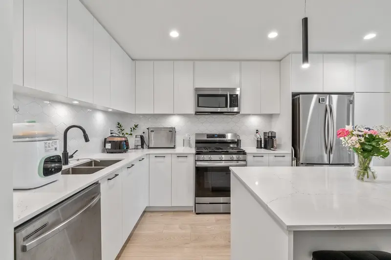 210 20052 83A AVENUE - photo 4 of 25