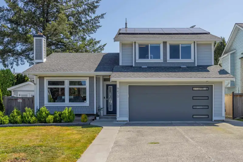 9470 209B CRESCENT - photo 2 of 31