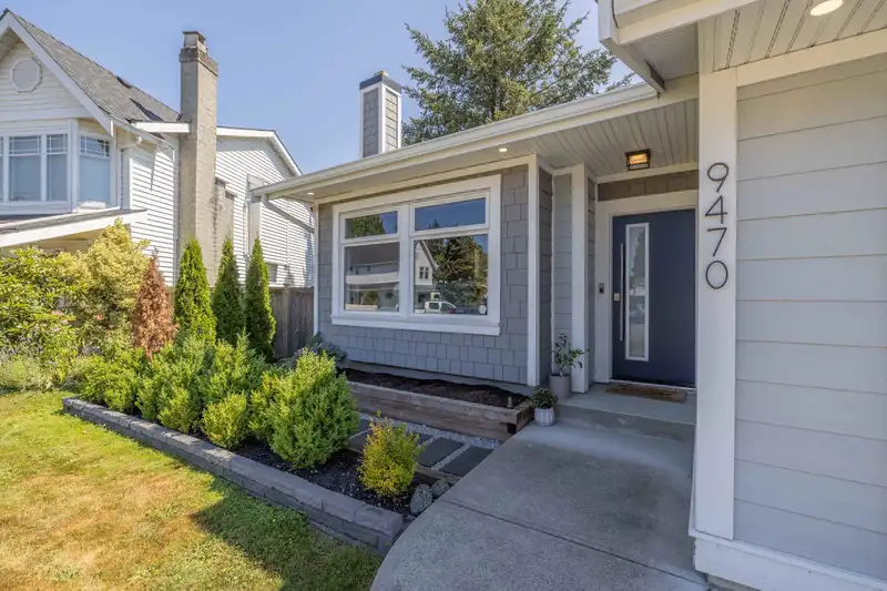 9470 209B CRESCENT - photo 4 of 31