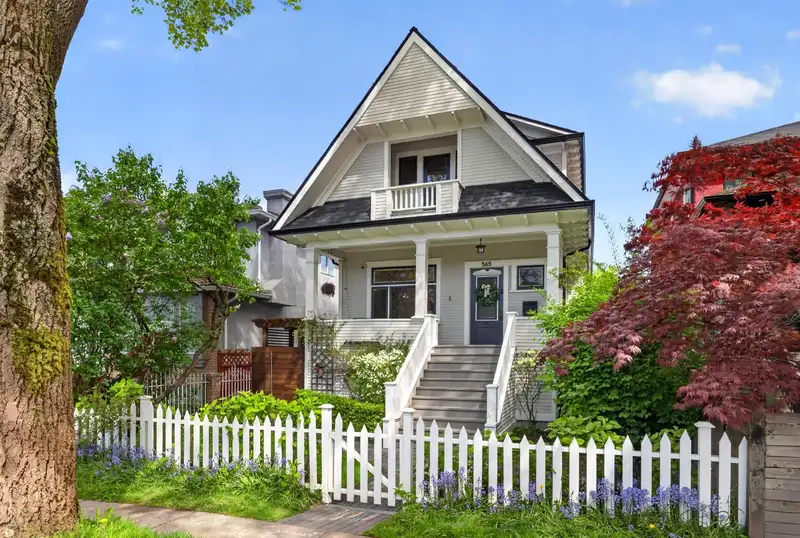 565 E 45TH AVENUE - photo 1 of 39