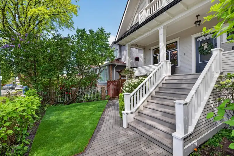 565 E 45TH AVENUE - photo 3 of 39