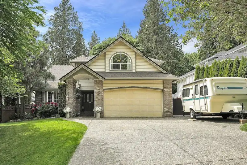 5817 ABERDEEN STREET - photo 1 of 40