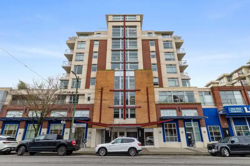 608 2228 W BROADWAY - photo 1 of 27
