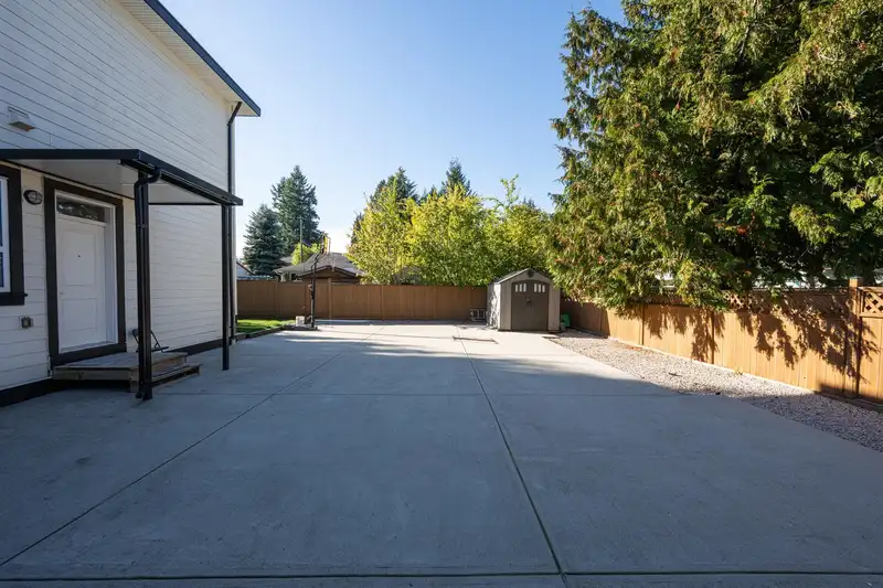 2301 153 STREET - photo 4 of 40