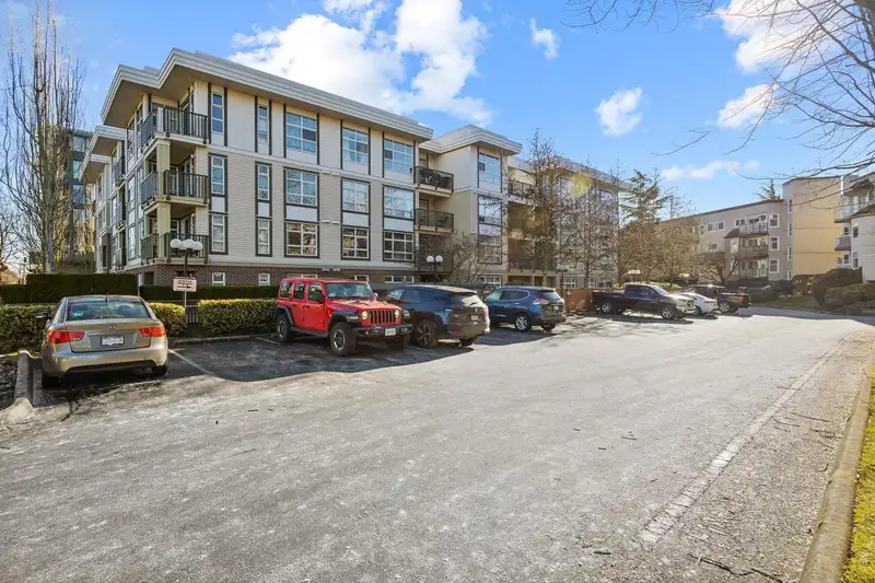 2 1860 E SOUTHMERE CRESCENT - photo 2 of 21