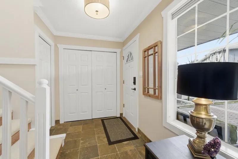 136 16335 14 AVENUE - photo 4 of 25