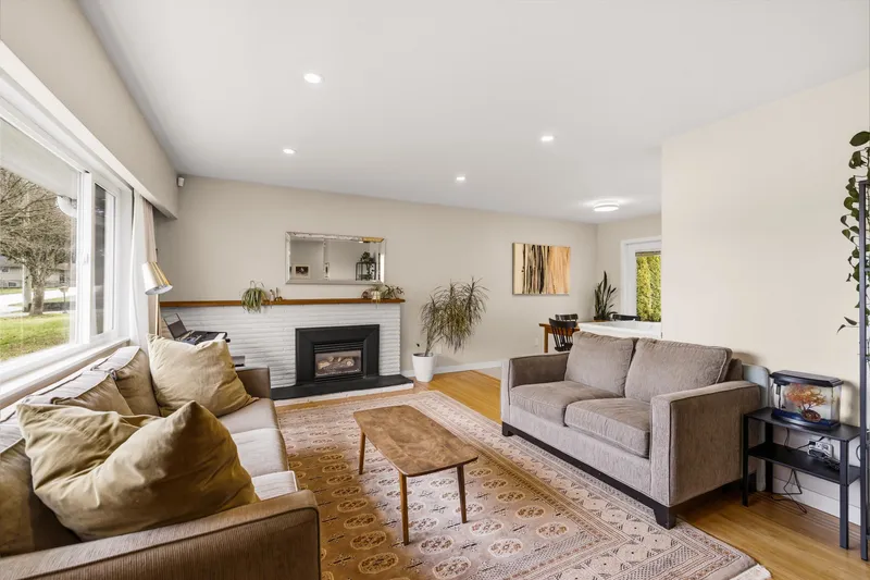 11516 97 AVENUE - photo 4 of 25