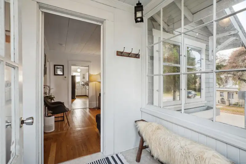 404 E 46TH AVENUE - photo 2 of 29
