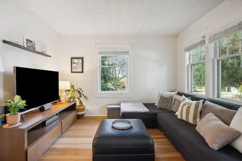 404 E 46TH AVENUE - photo 3 of 29