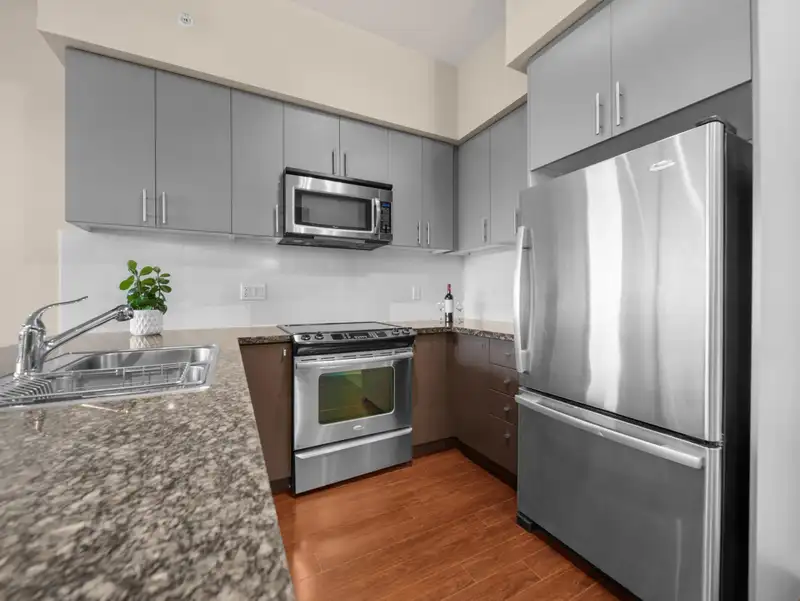 411 6430 194 STREET - photo 3 of 40