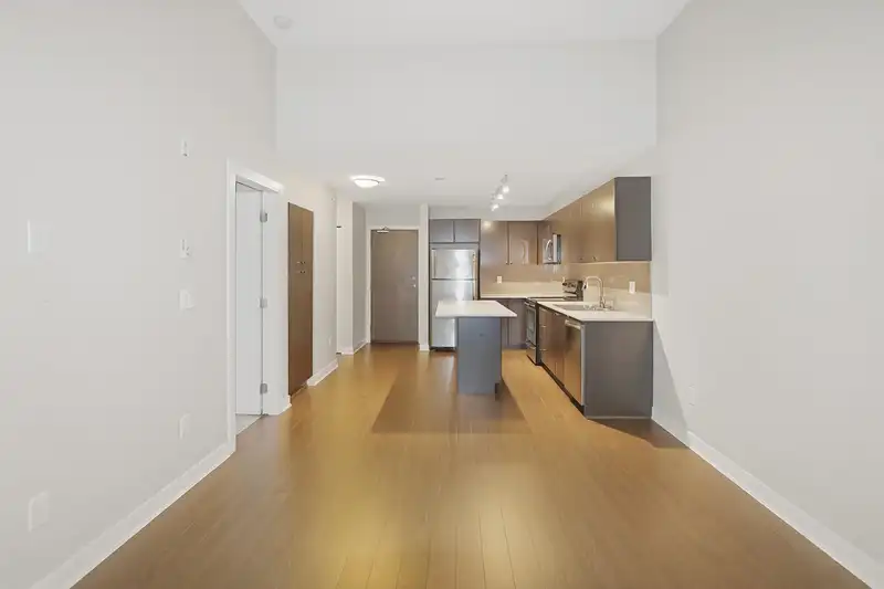 417 13740 75A AVENUE - photo 4 of 11