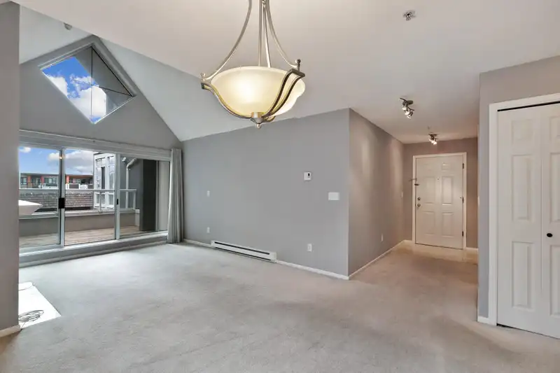 304 855 W 16TH STREET - photo 2 of 23