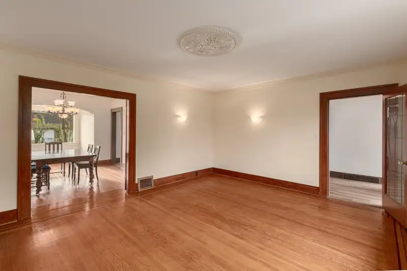 4638 W 11TH AVENUE - photo 4 of 37