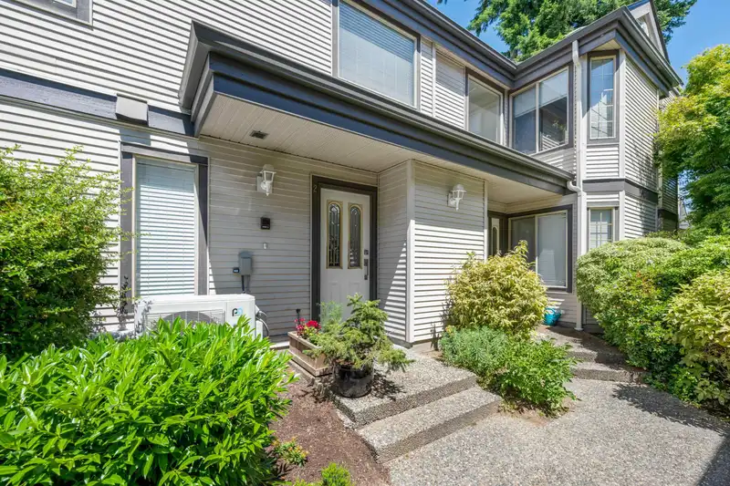 2 15840 84 AVENUE - photo 3 of 36
