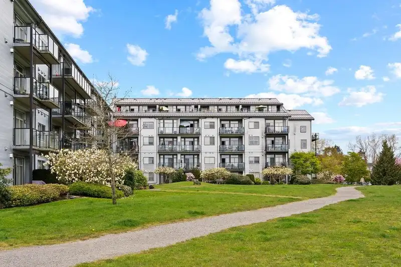 314 6233 LONDON ROAD - photo 2 of 29