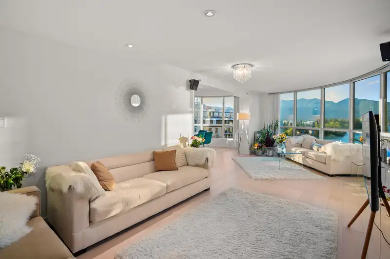 1002 555 JERVIS STREET - photo 4 of 13