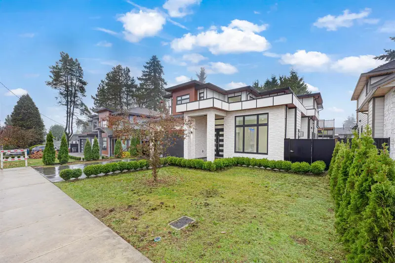 8665 154A STREET - photo 3 of 25