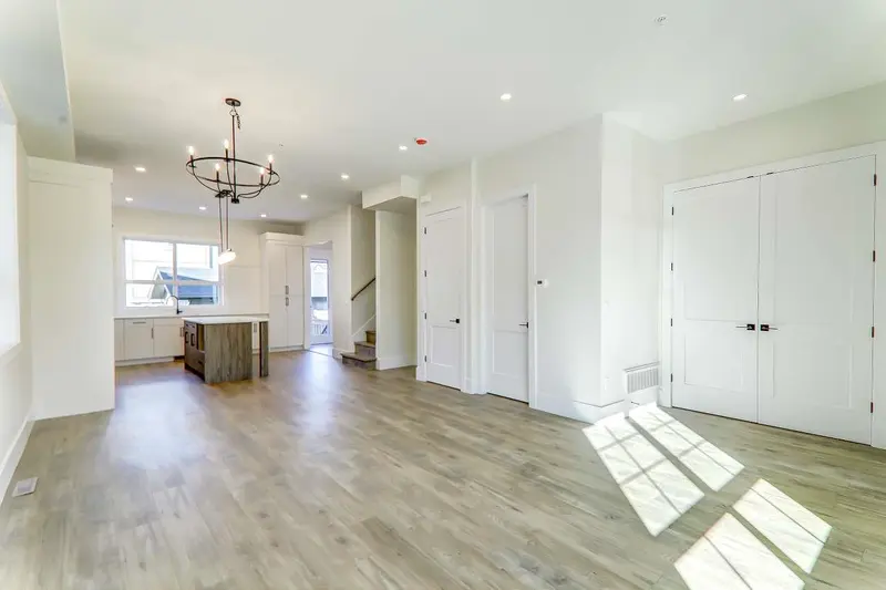 20687 76 AVENUE - photo 4 of 25