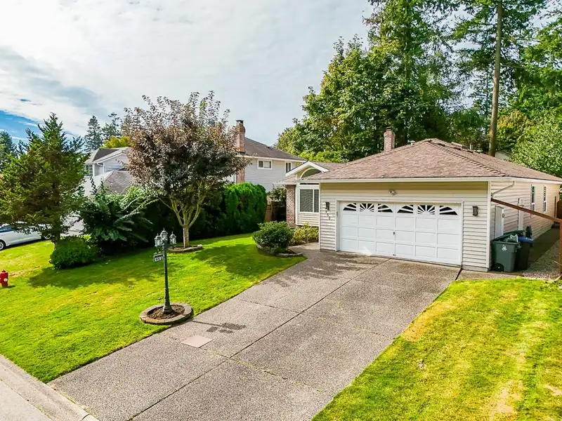 953 165 STREET - photo 4 of 36