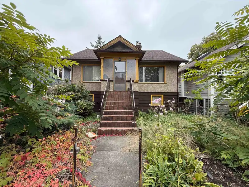 1120 E 23RD AVENUE - photo 1 of 4