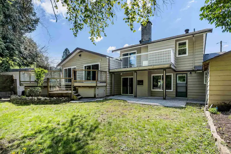 2396 FARRANT CRESCENT - photo 2 of 40