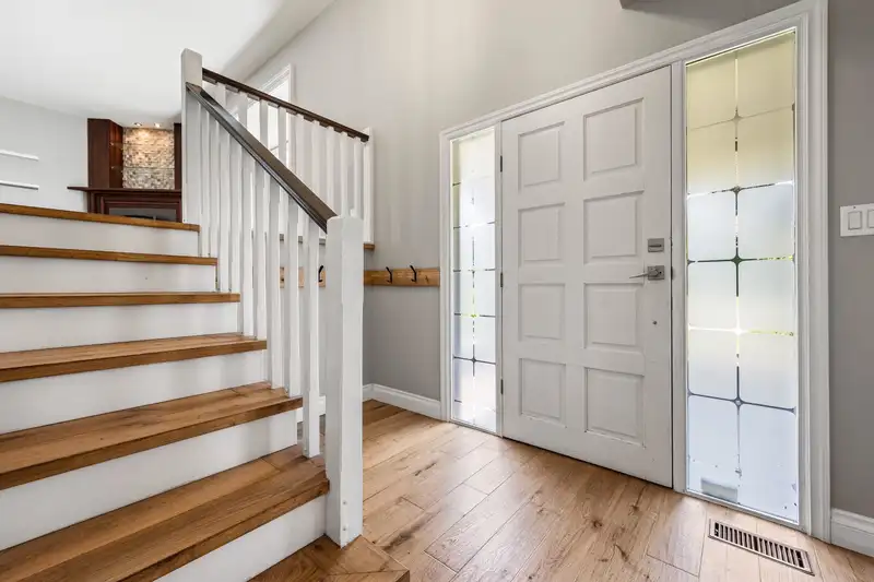 2396 FARRANT CRESCENT - photo 3 of 40