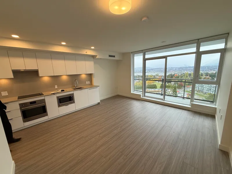 1510 13675 107A AVENUE - photo 1 of 9