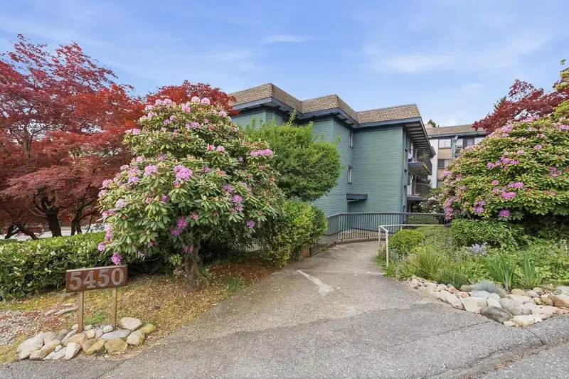 313 5450 EMPIRE DRIVE - photo 2 of 35