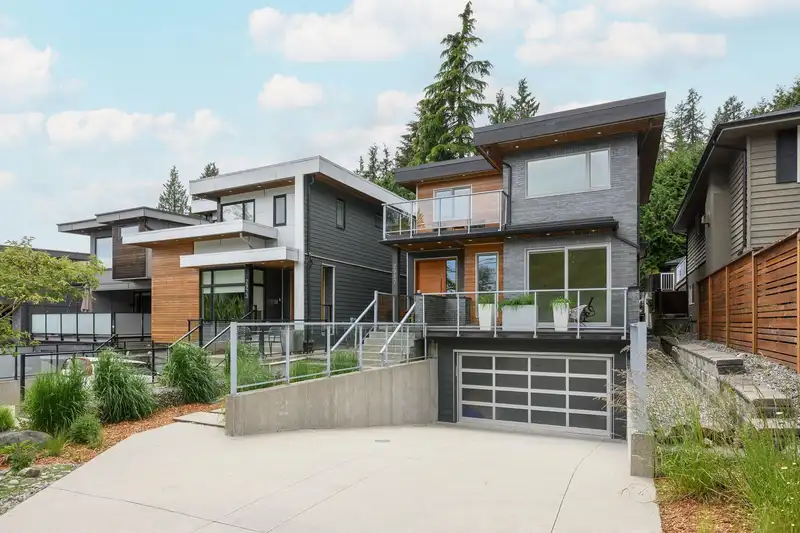 2987 ROYAL AVENUE - photo 1 of 34
