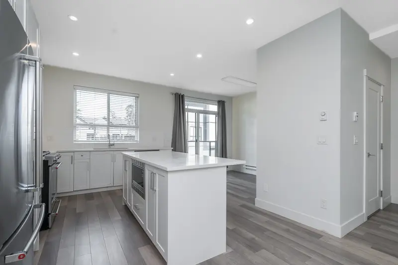 33 16760 25 AVENUE - photo 4 of 25