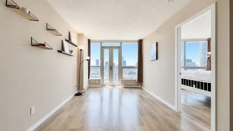 2508 833 SEYMOUR STREET - photo 3 of 21