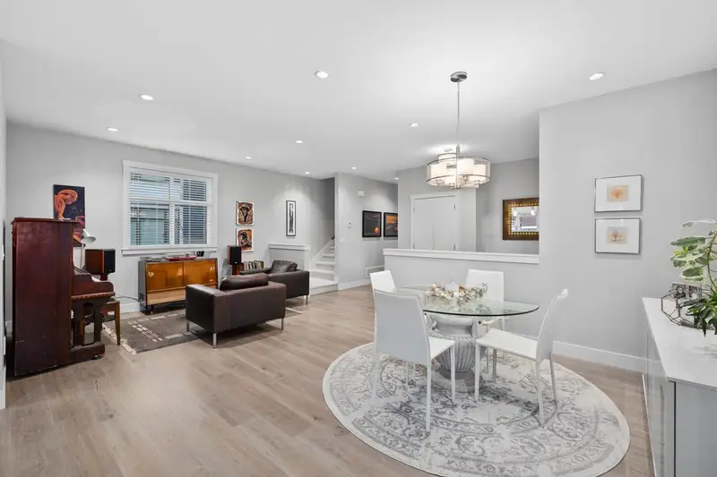 80 15677 28 AVENUE - photo 2 of 25