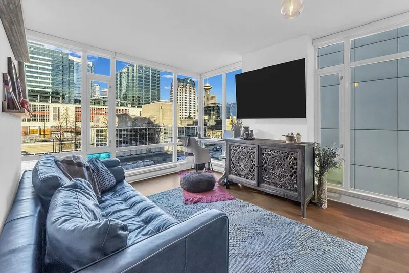 909 161 W GEORGIA STREET - photo 2 of 21