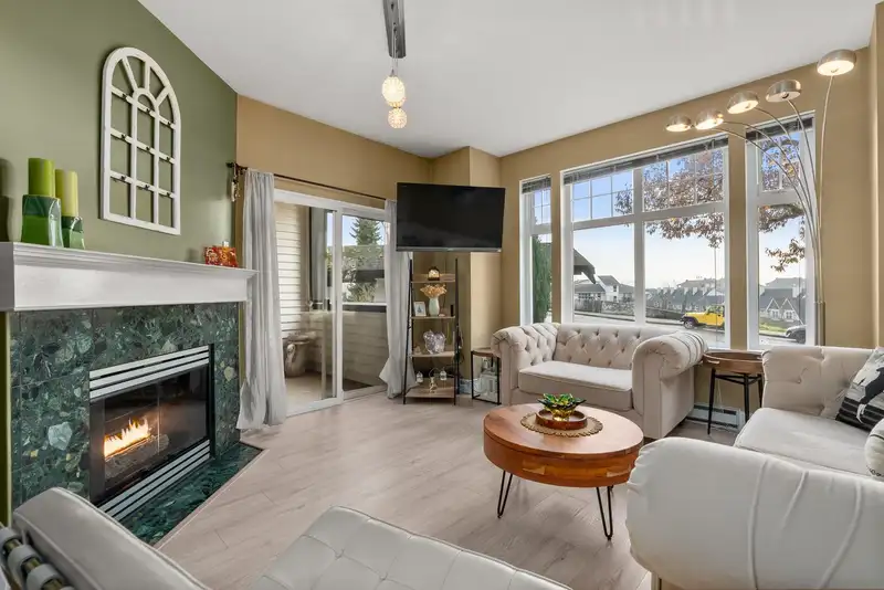 307 83 STAR CRESCENT - photo 2 of 23