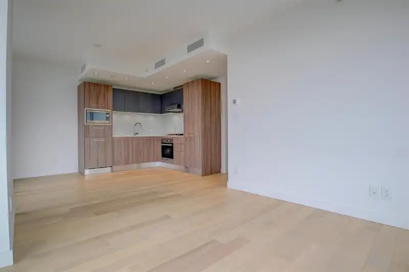 1209 2220 KINGSWAY - photo 4 of 20