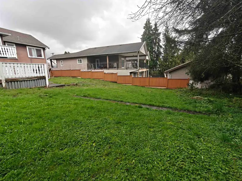 370 HOSPITAL STREET - photo 4 of 8