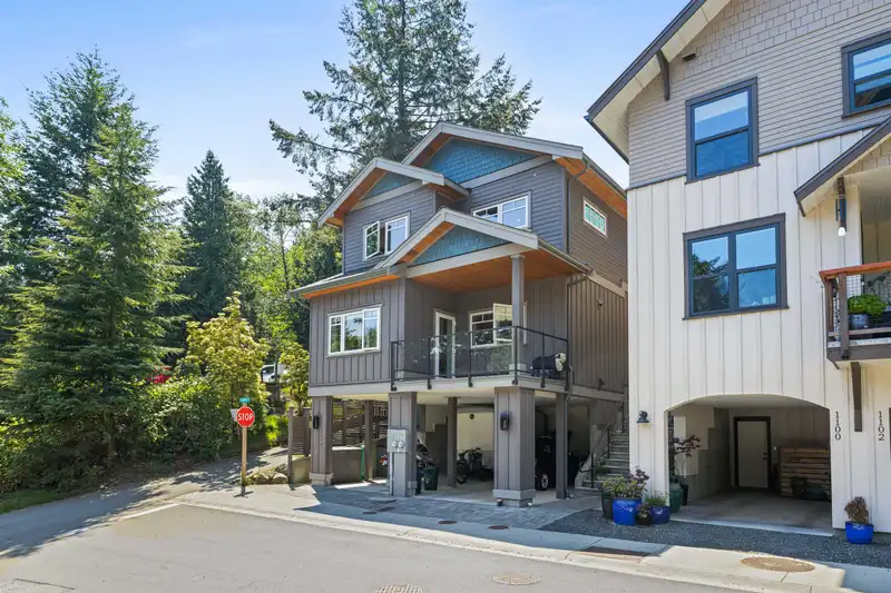 1096 FOXGLOVE LANE - photo 3 of 40