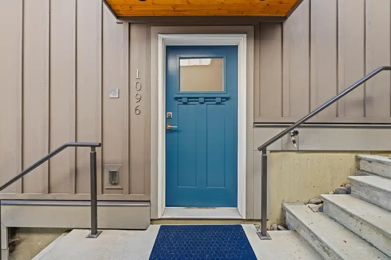 1096 FOXGLOVE LANE - photo 4 of 40