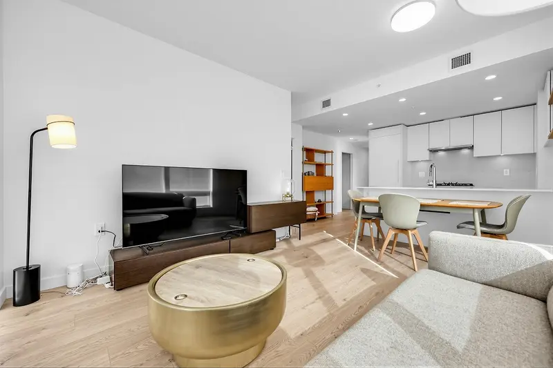 3202 2181 MADISON AVENUE - photo 3 of 25