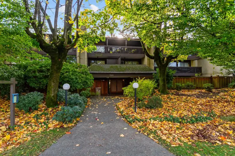 102 720 EIGHTH AVENUE - photo 1 of 18