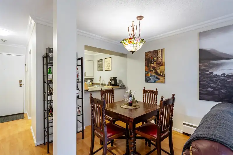 102 720 EIGHTH AVENUE - photo 3 of 18