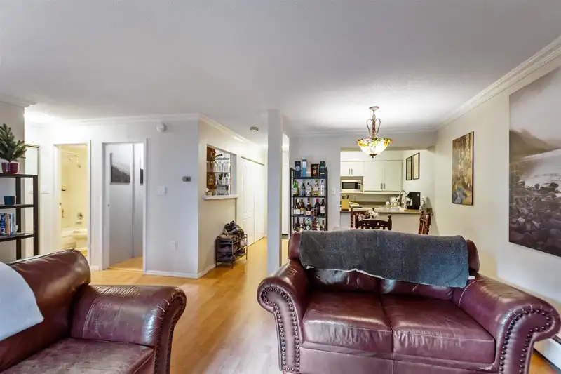 102 720 EIGHTH AVENUE - photo 4 of 18