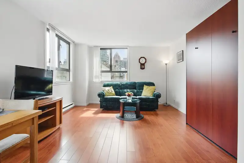 508 789 DRAKE STREET - photo 2 of 32