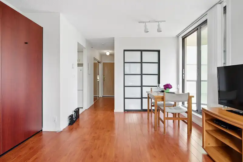 508 789 DRAKE STREET - photo 3 of 32