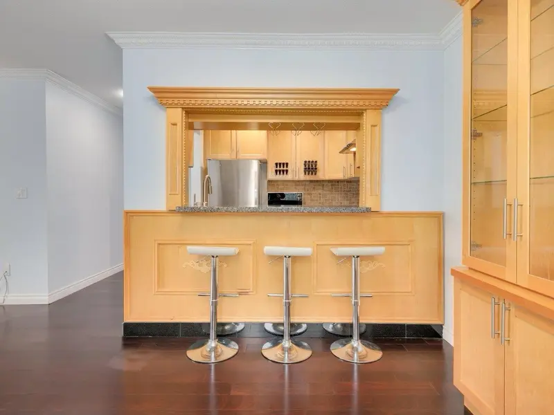 255 1440 GARDEN PLACE - photo 3 of 25