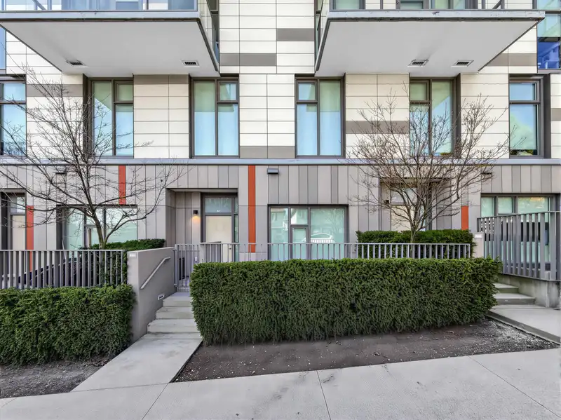8111 CHESTER STREET - photo 1 of 21