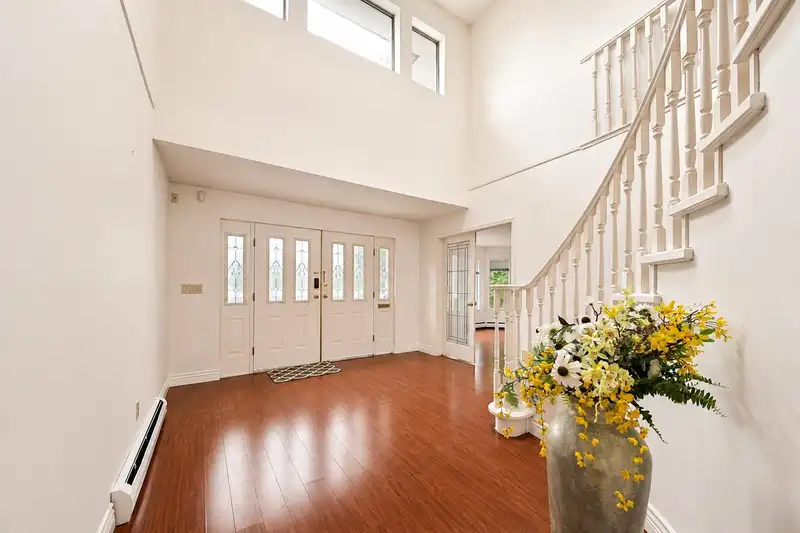 963 MERRITT STREET - photo 3 of 39